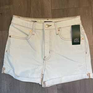WILD FABLE white jean shorts size 00